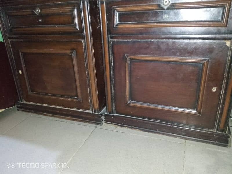 Bed with two side tables with dressing table 2