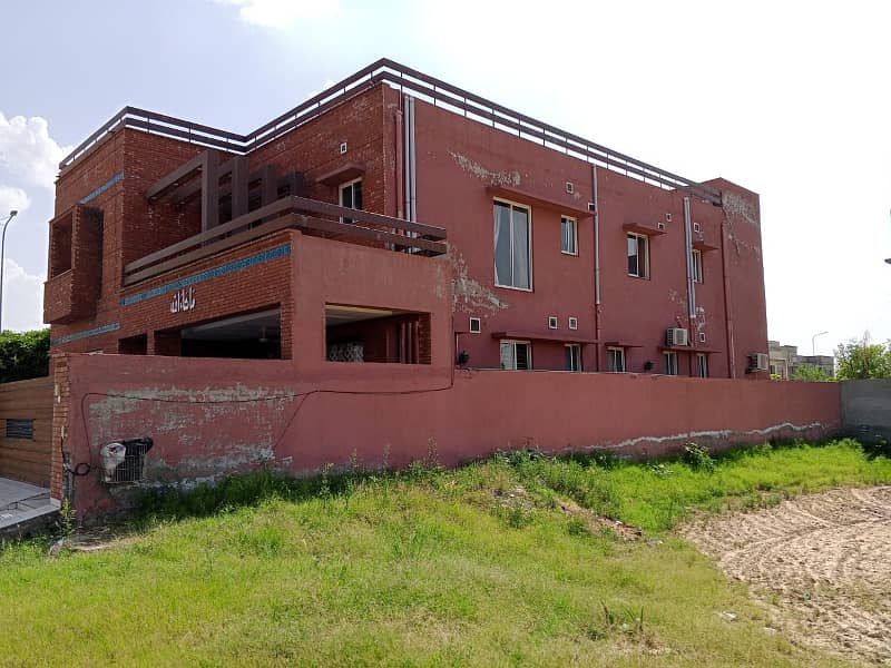 1 KANAL CORNER HOUSE ON 100 FEET MAIN ROAD PRIME GOOD LOCATION IN BLOCK B FAZAIA HOUSING SCHEME 2