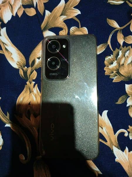 vivo y18 4+,4 128 good condition full box 0