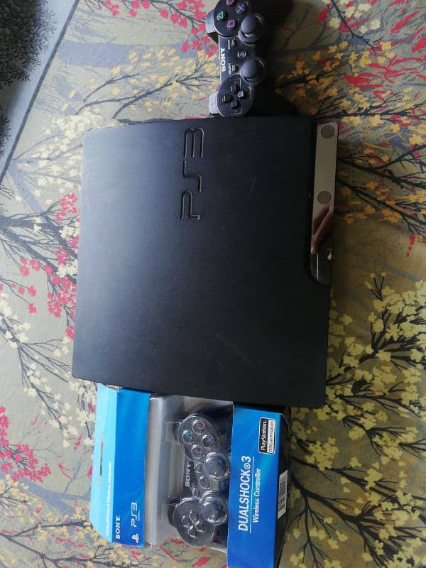 PS3 WITH TWO CONTROLLERS with jailbreak version 1