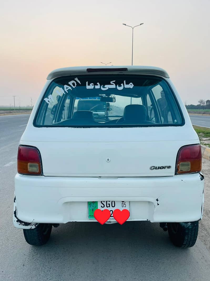 I'm selling my Daihatsu Cuore 2005 white color with perfect engine 1