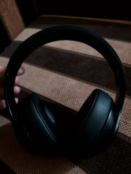 Beats studio 3 ( canadian model) 1