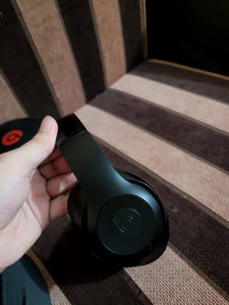 Beats studio 3 ( canadian model) 3