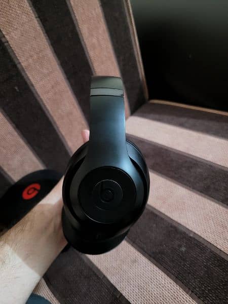 Beats studio 3 ( canadian model) 4