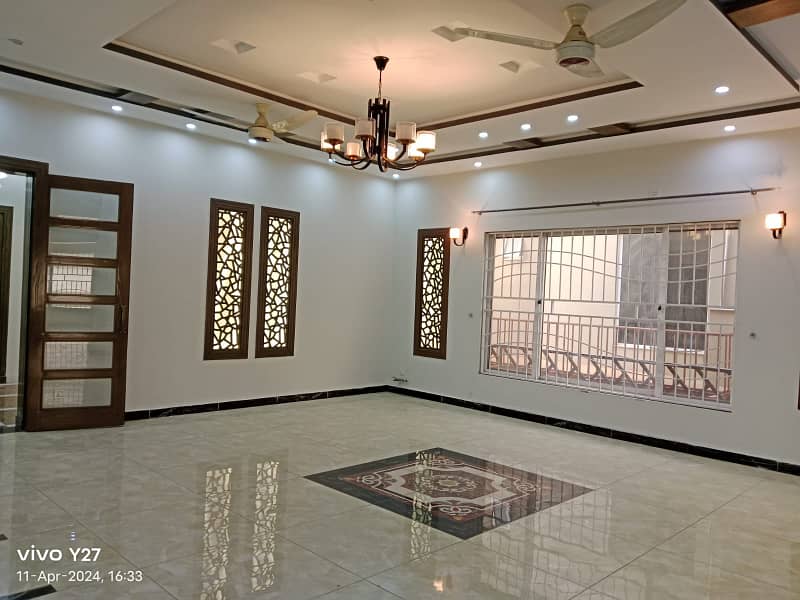 1 Kanal Elegant Full House Available for Rent 4