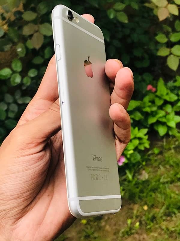 iPhone 6 64GB With Box 7