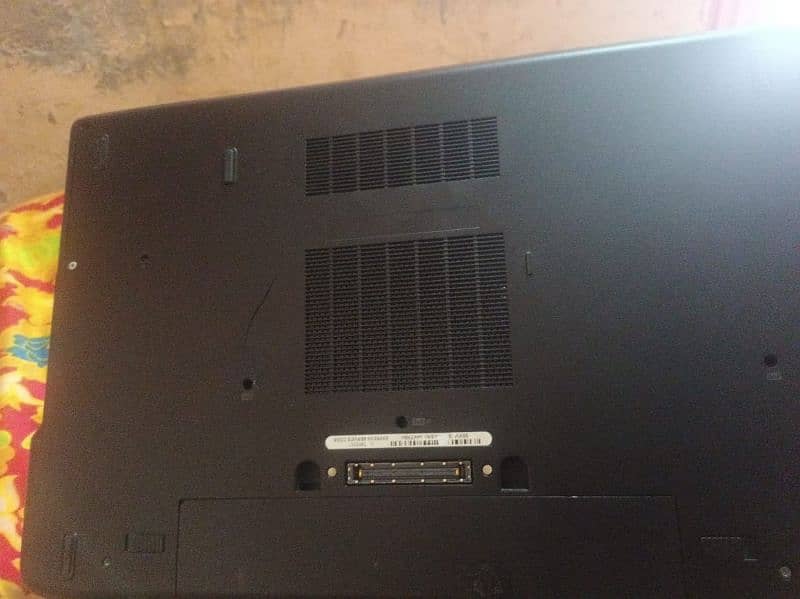 selling my laptop urgent 4