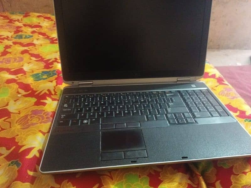 selling my laptop urgent 8