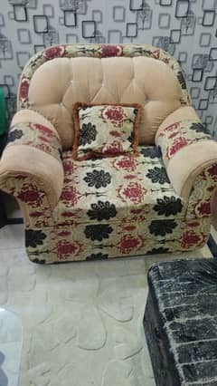 sell my sofa set price Kam ho jy gi koi interested ho Tu msg kry