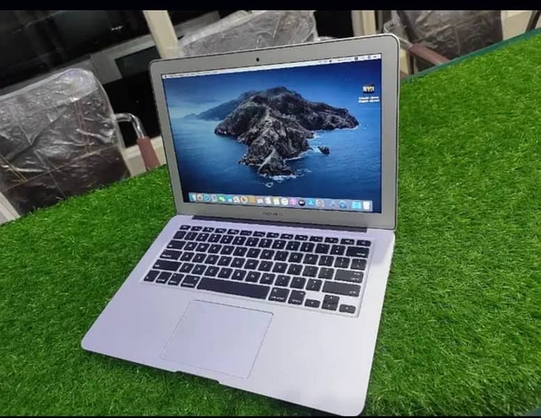 MacBook Air 2017 , Core i5 , 8 GB Ram , 256 GB SSD 3