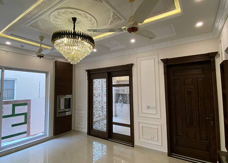 10 Marla House Available For Sale In Air Avenue Lahore 8