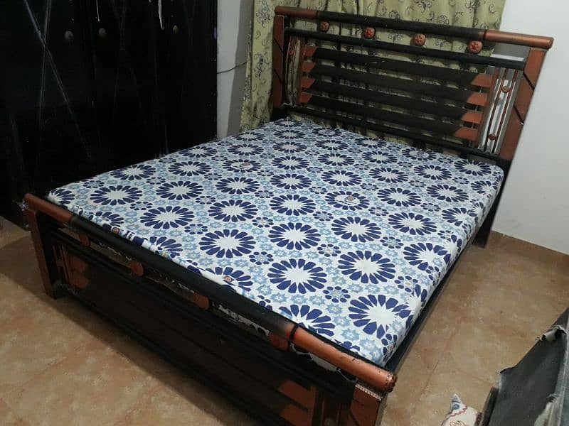 Double bed queen size 5*6.5 with Mattress 3