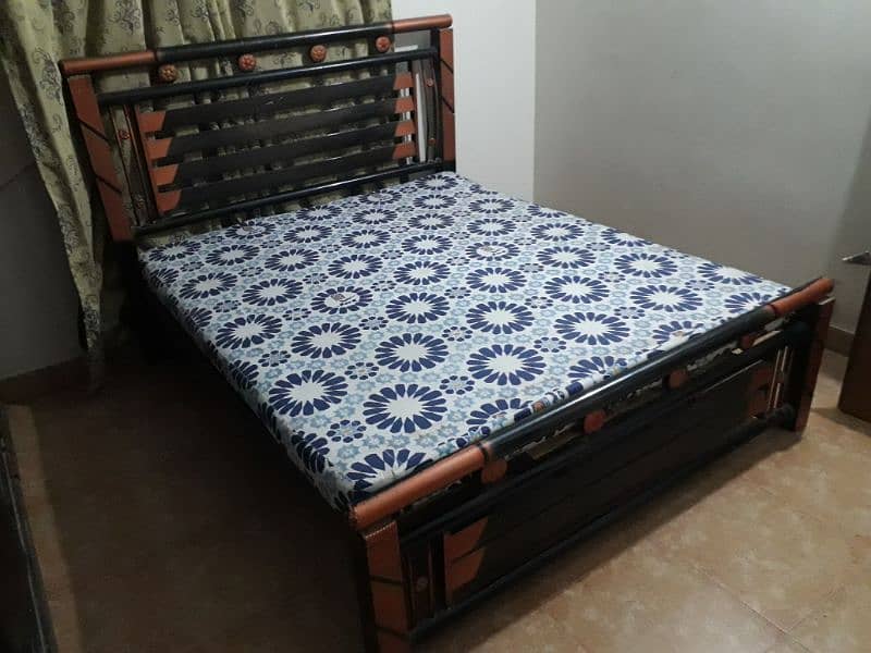 Double bed queen size 5*6.5 with Mattress 4