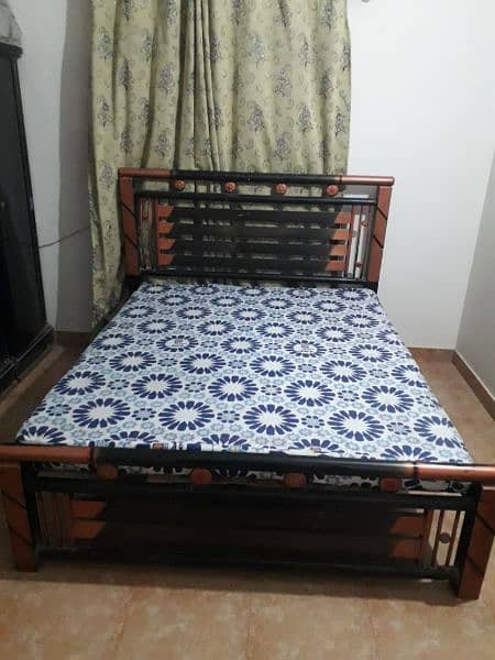 Double bed queen size 5*6.5 with Mattress 5