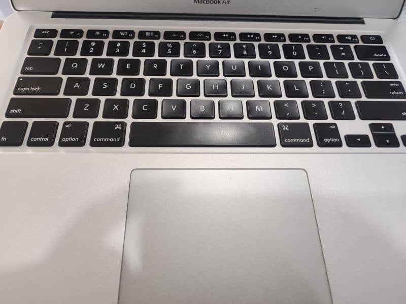 MacBook Air (13 inch, 2015) 0