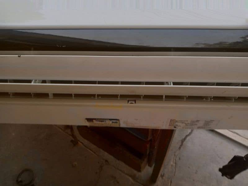 HAIER DC INVERTER HEAT AND COOL MODEL 8