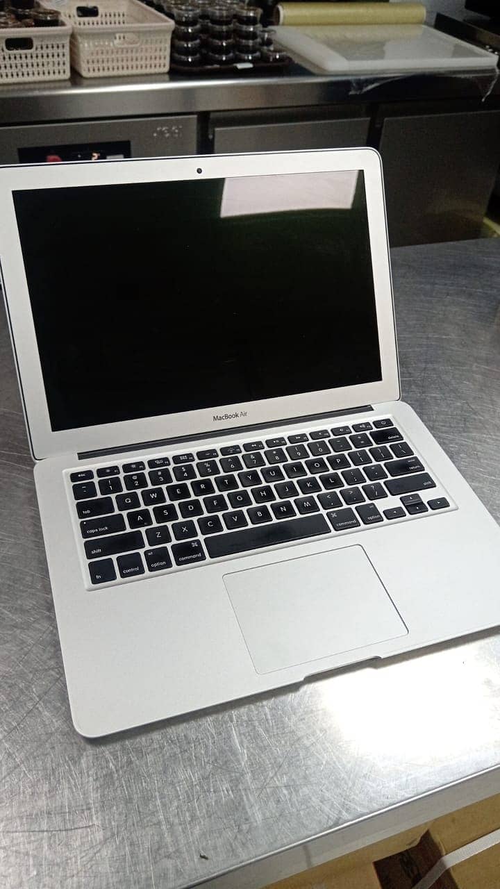 Mac Book Air 2016 13" i5 Os X Yosemite 8th Generation 1