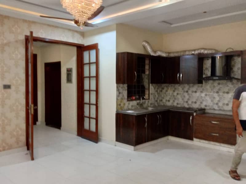 Shalimar Near Metro Station 7 Marla Upper Portion Lewis 5