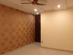 Shalimar Near Metro Station 7 Marla Upper Portion Lewis