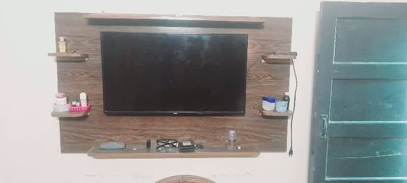 LED TV ( Pannel broken) 0