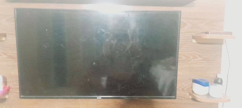 LED TV ( Pannel broken) 1