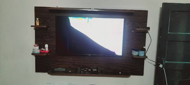 LED TV ( Pannel broken) 3