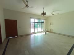 1 KANAL UPPER PORTION FOR RENT IN DHA PHASE 4 NEAR MASJID MARKET PARK