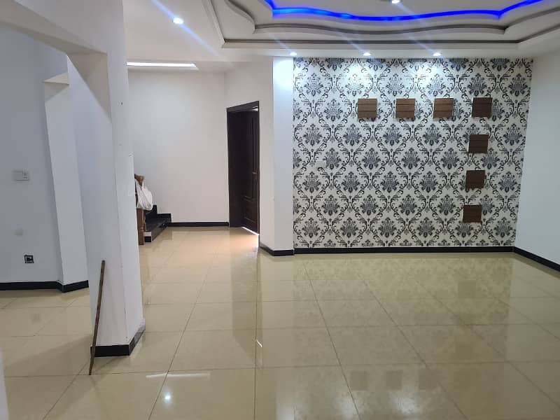 UPPER PORTION FOR RENT IN OVERSEAS 6 5