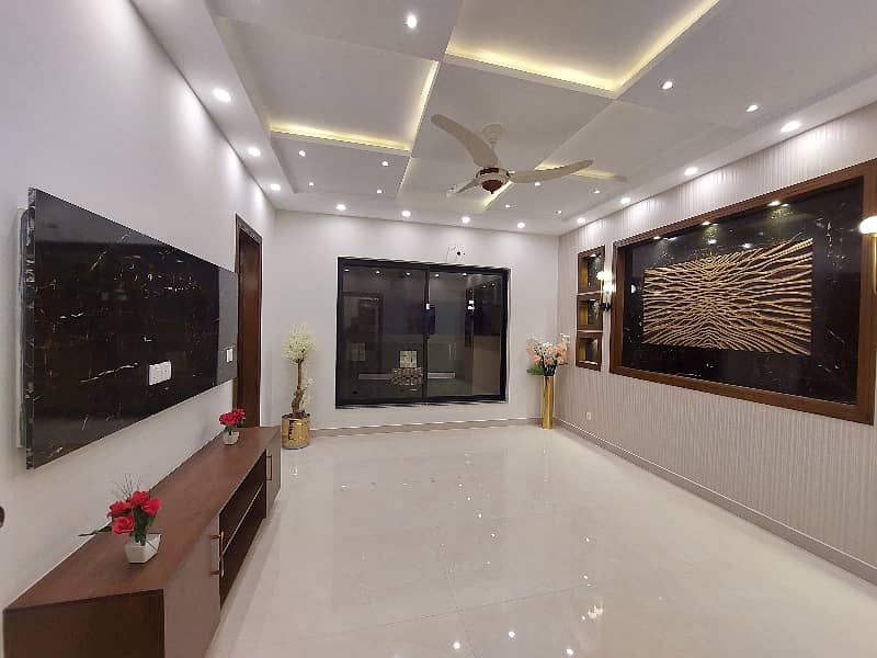 FIRST ENTRY BRAND NEW LUXURY HOUSE FOR RENT 18