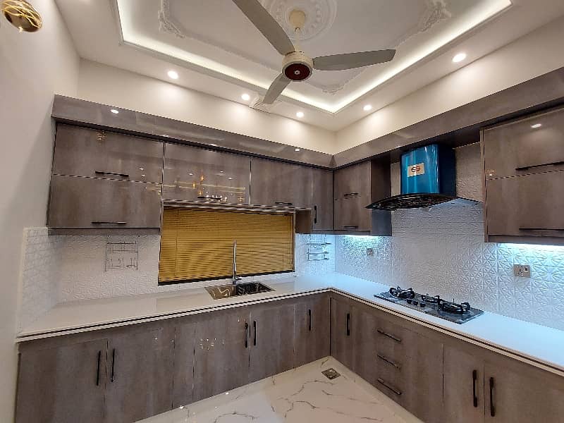 10 MARLA BRAND NEW LUXURY HOUSE FOR SALE IN BAHRIA TOWN LAHORE 12