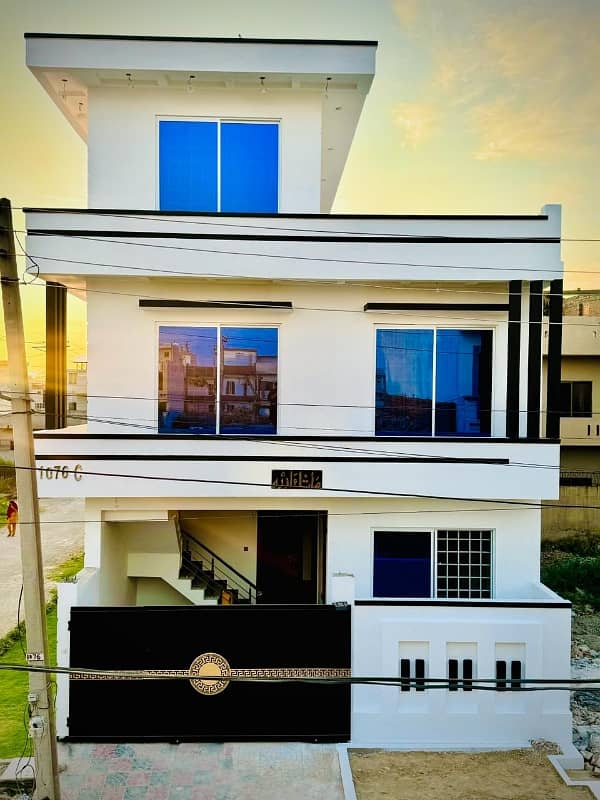 **Modern Design 5 Marla Luxurious Corner House For Sale In I 14/1, House No 1076-C Street No

Dont Miss The Opportunity To Own This Stunning Property In One Ofn Islamabads Top CDA Sectors 1