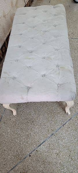 3 seater seaty off white colour urgent sale 1