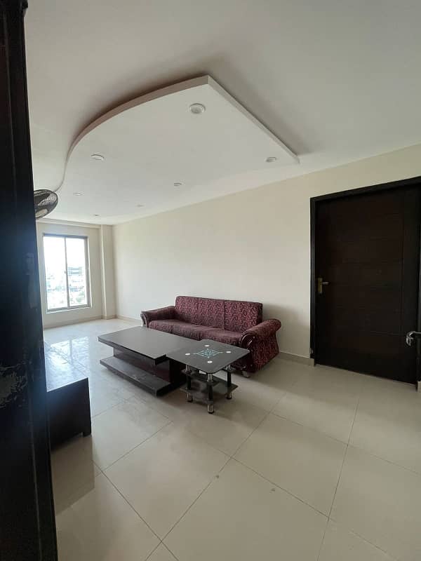 1BED STUDIO FURNISHED APORTMENT IS AVAILABLE FOR RENT IN SECTOR B BAHRIA TOWN LAHORE 2