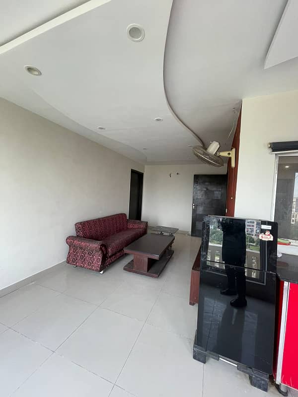 1BED STUDIO FURNISHED APORTMENT IS AVAILABLE FOR RENT IN SECTOR B BAHRIA TOWN LAHORE 5