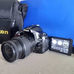 Nikon DSLR CAMERA D5200 | 18'55 mm lens | Battery, Charger, SD Card