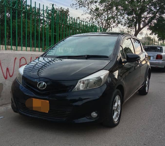 Toyota Vitz 2012 (push start) 1