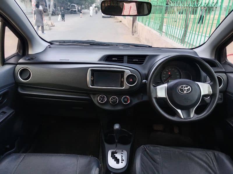 Toyota Vitz 2012 (push start) 8