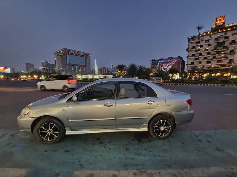 Toyota Corolla SE Saloon 2005 5