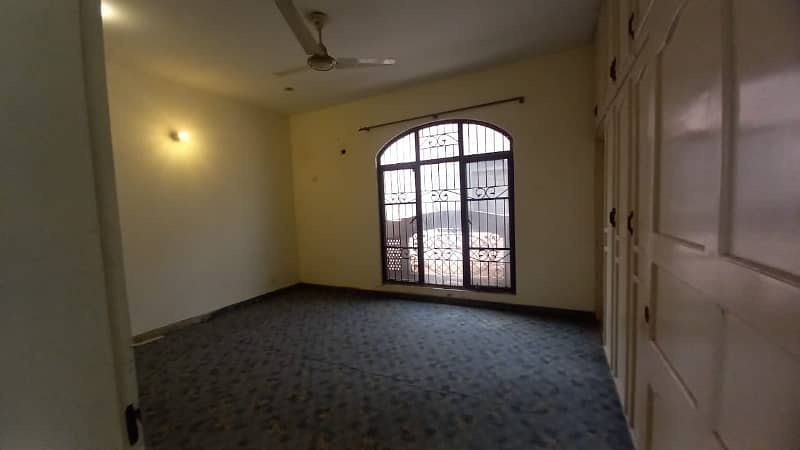 1 kanal Upper Portion For Rent D2 Block Johar Town 4