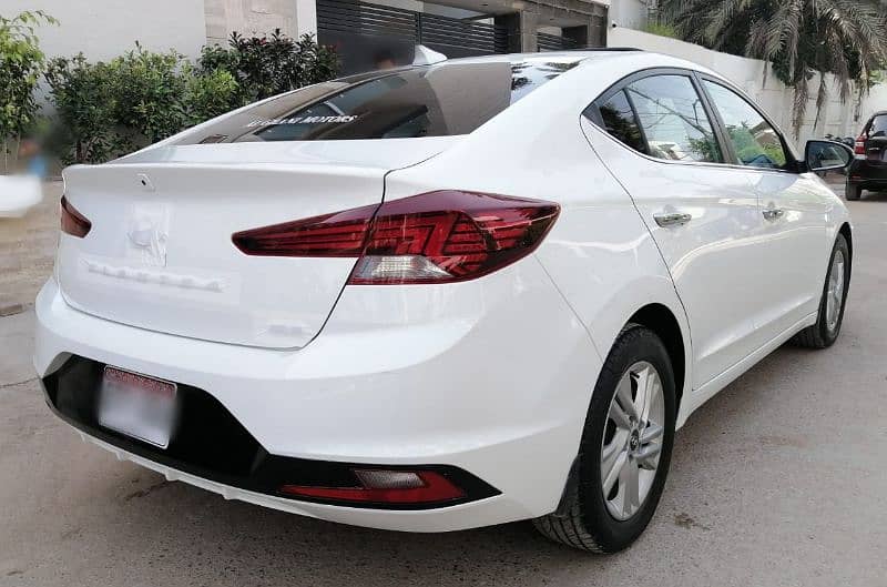 Hyundai Elantra 2021 1