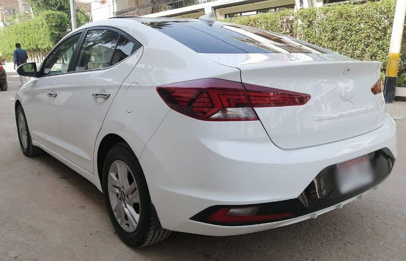 Hyundai Elantra 2021 3