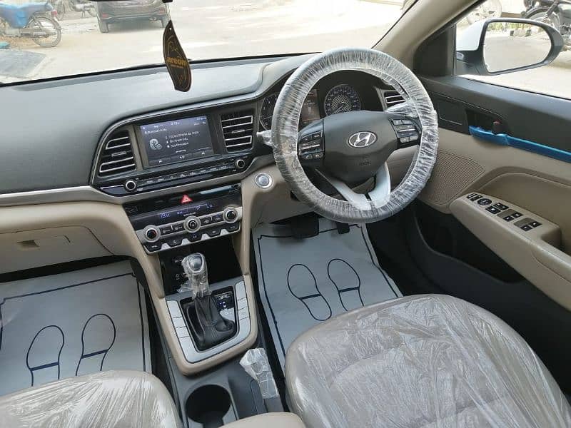 Hyundai Elantra 2021 12