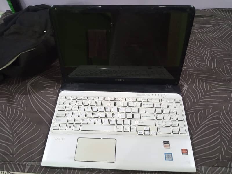 Sony  VAIO core  i3  7th generation 2.40GHZ   5/ 500 4