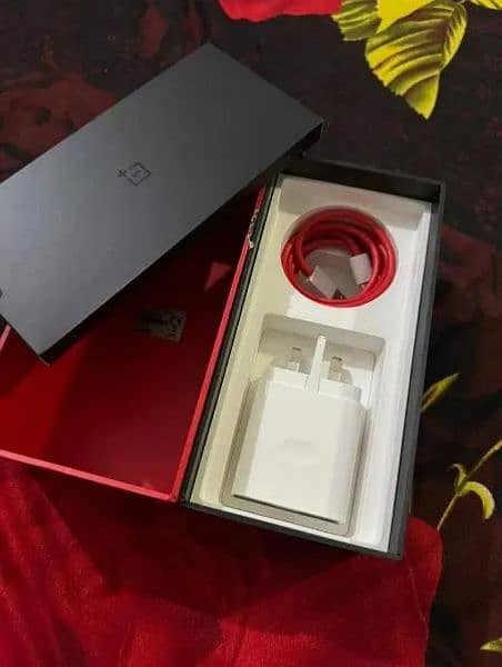 one plus 10 pro 5G 12/256 non pta sim time available 4 months 1