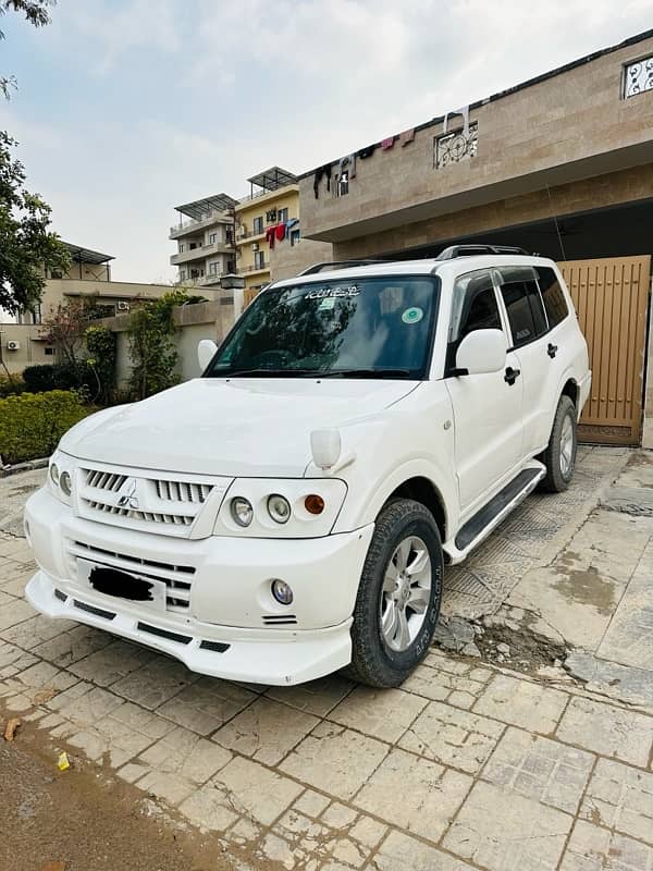 Mitsubishi Pajero 2006 1