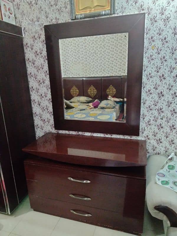 dressing table 0