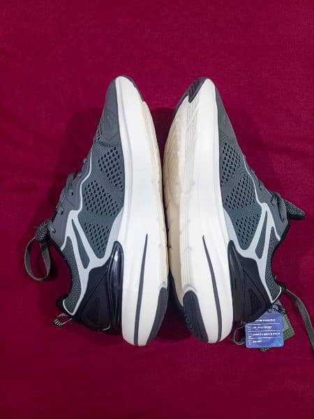 Sketchers Max Cushioning Hyper Burst (Dark Grey) 1