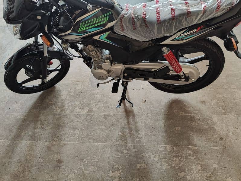 Honda CB125F 2024 model 2