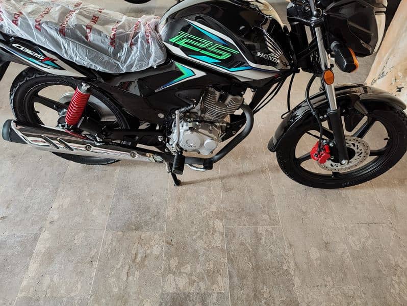 Honda CB125F 2024 model 4