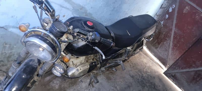 Selling Suzuki GS 150cc 1